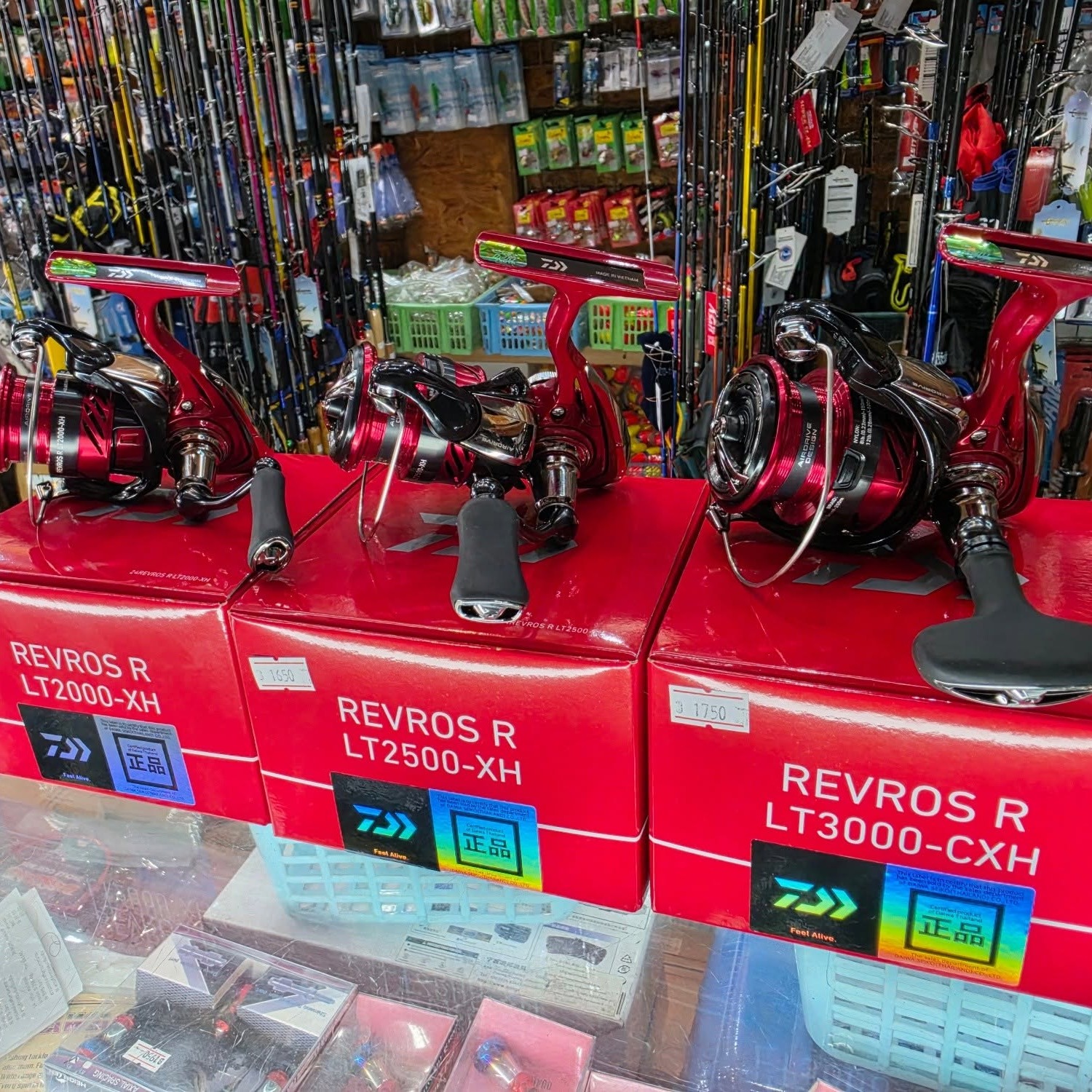 รอก Daiwa Revros R